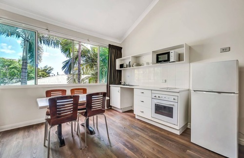 Townsville Hotel | City Oasis Inn Townsville, SureStay Collection by BW