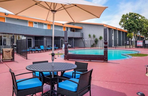Raisin Hotel | Clarion Pointe Fresno near Yosemite