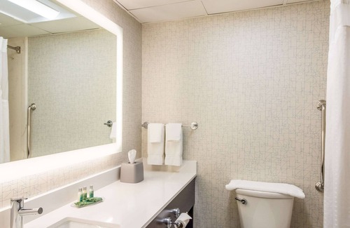 New Bern Hotel | Clarion Pointe New Bern