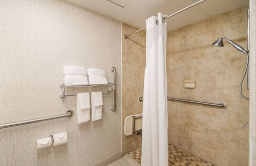 New Bern Hotel | Clarion Pointe New Bern