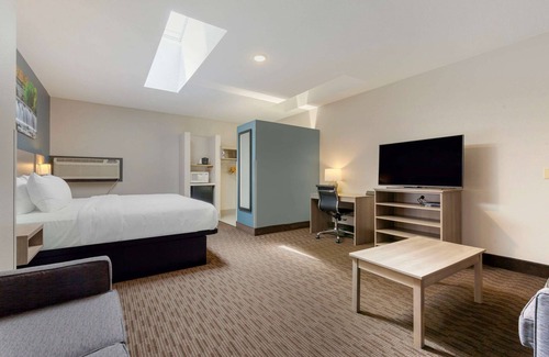 Tomah Hotel | Clarion Pointe Tomah