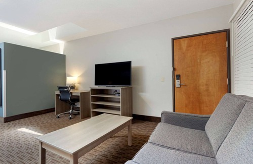 Tomah Hotel | Clarion Pointe Tomah