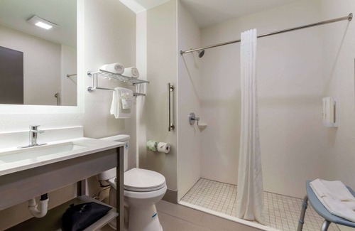 Tomah Hotel | Clarion Pointe Tomah
