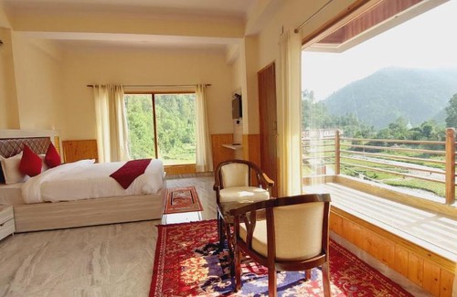 Kandaghat Hotel | Clark's Resort