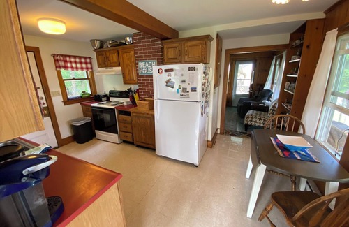 Fortunes Rocks Cottage | Classic 4 BR cottage steps from the beach: off-season rental inquiries welcome!