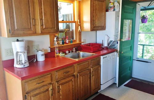 Fortunes Rocks Cottage | Classic 4 BR cottage steps from the beach: off-season rental inquiries welcome!