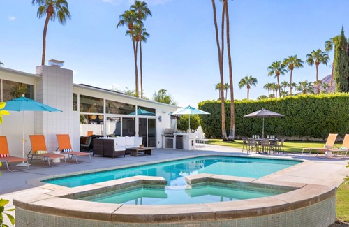 Vista Las Palmas House | Classic Alexander Home with Mountain Views in Vista Las Palmas!