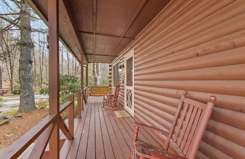 Blowing Rock House | Classic Log Cabin & Fireplace on Quiet River