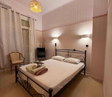 Loutraki-Agioi Theodoroi Apartment | Classic rooms in the center