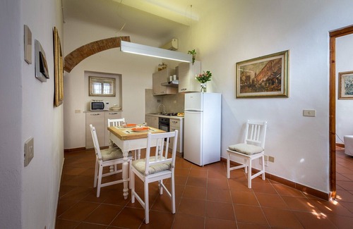 Isolotto Apartment | Classic Tuscany Apartment A by Mmega