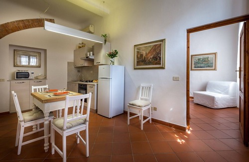 Isolotto Apartment | Classic Tuscany Apartment A by Mmega
