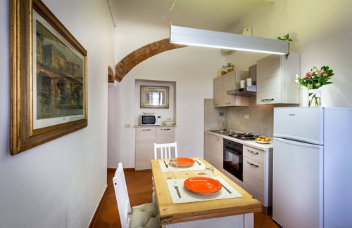 Isolotto Apartment | Classic Tuscany Apartment A by Mmega