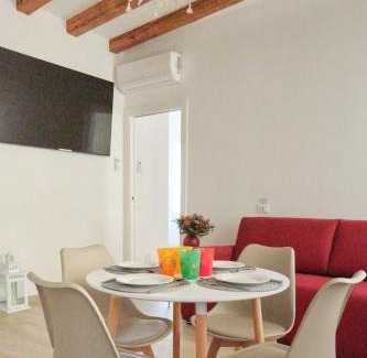 Santa Croce House | Classic Venice House 2