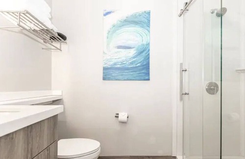 Midway District Apartment | Clean & Cozy Studio in the ❤️ of it All. WiFi + Cable,