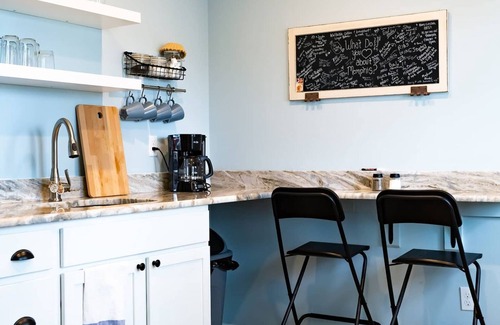 East Memphis Apartment | Clean & Serene House + Studio - Easy On/off I-40