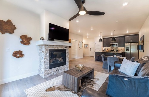 Lakeside Village Apartment | Clearwater Lofts #102, Building 2 by Summit County Mountain Retreats