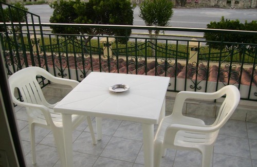 Haniotis Apartment | CLEOPATRA`S STUDIOS Adults only