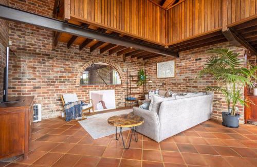 Palmyra House | Cleopatras Enchanted Sanctuary