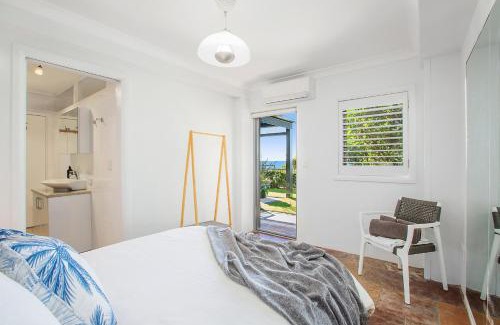 North Curl Curl Apartment | Cliff Top Hideaway - Ocean Views