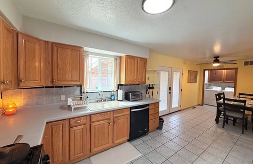 Farmington House | Cliffside Hideaway! Free Starbucks Gift Card Included!
