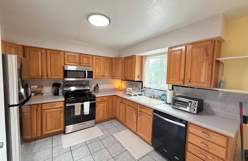 Farmington House | Cliffside Hideaway! Free Starbucks Gift Card Included!