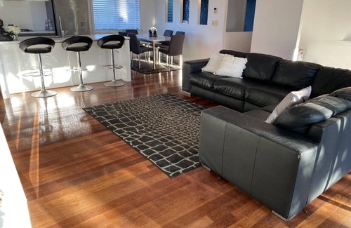 Southport House | Close to Beach private house pool family pet friendly