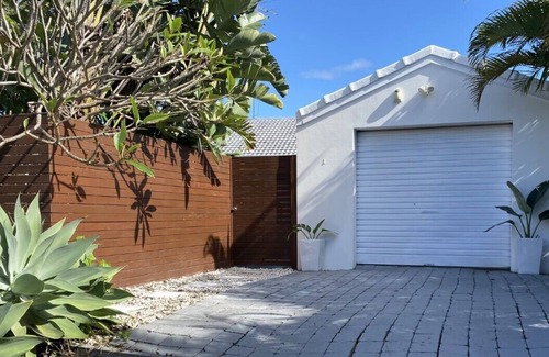 Southport House | Close to Beach private house pool family pet friendly