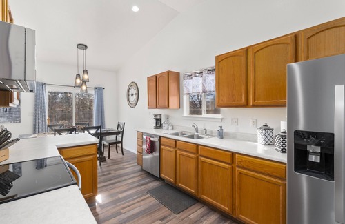 Grand Junction House | Close to Parks, shopping, hospitals and more in a quiet neighborhood