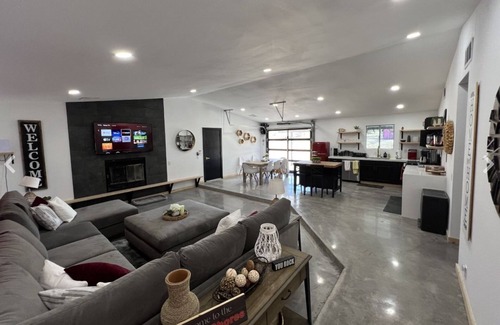 Panorama Heights Cottage | Close to the park, sleeps 6, pets ok!