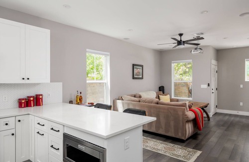 MLK House | Close to UT, Free Parking - In the Green - Portoro