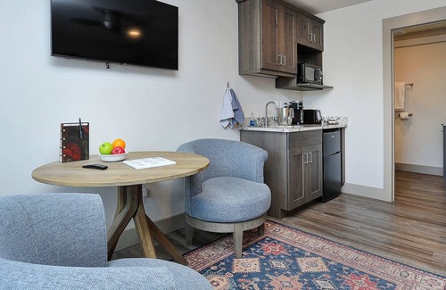 Westcliffe Apartment | Clouds Suite at Mattie's Lofts, in ❤️ of Downtown