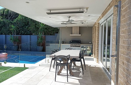 Clovelly House | Clovelly Beach House With Pool. 4 bedrooms, parking, ocean views!