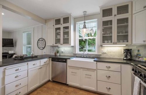 Fredericksburg House | Clover Haus 2 Blks to Main St With Pool and Spa!