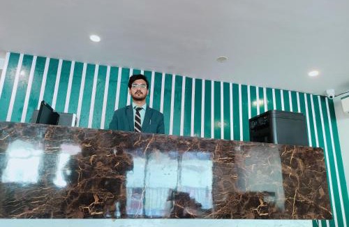 Varanasi House | CLOVETREE HOTEL VARANASI AC & Non Ac rooms near Maidagin parking close to Kashi Viswanath temple and Ganga ghat