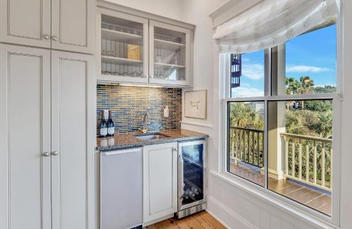 Isle of Palms House | CM3008: 3008 Cameron Blvd.