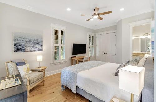 Isle of Palms House | CM3008: 3008 Cameron Blvd.