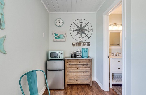 Rockport House | Coast Oaks Cottage 1 1 Bedroom Cottage by RedAwning