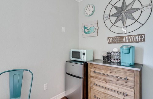 Rockport House | Coast Oaks Cottage 1 1 Bedroom Cottage by RedAwning