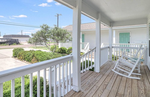 Rockport House | Coast Oaks Cottage 1 1 Bedroom Cottage by RedAwning