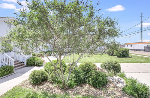 Rockport Cottage | Coast Oaks Cottage 2 1 Bedroom Cottage by RedAwning