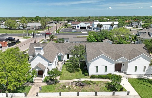 Rockport Cottage | Coast Oaks Cottage 4 1 Bedroom Cottage by RedAwning