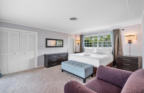 Singer Island House | Coastal 4B/3B Allure w/ Heated Pool & Lanai - Walk to Beach!