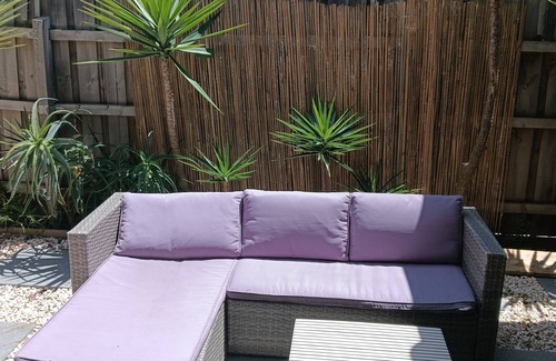 Melbourne House | Coastal charm, spacious townhouse Ideal for families or groups of up to 8