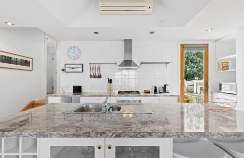 Ocean Grove House | Coastal Class and Sophistication 500m to Beach