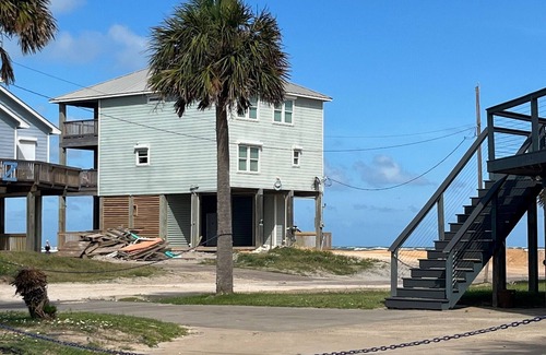San Luis House | Coastal Encounter is your perfect beach get-away!