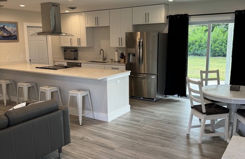 Stuart House | Coastal Getaway in Stuart