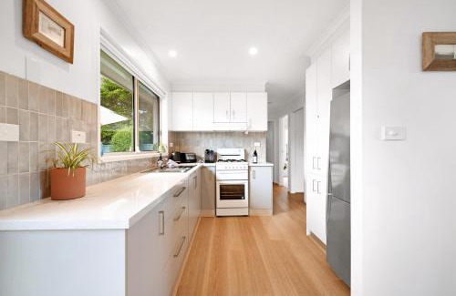 Torquay House | Coastal Nest -walk to the beach
