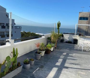 Tombo Apartment | Cobertura com área externa com vista para o mar na melhor praia do Guarujá tombo