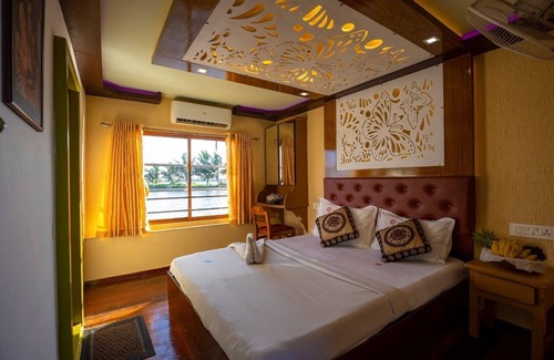 Alappuzha Hotel | Coco HouseBoat