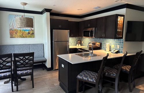 Cocoa Beach Apartment | Cocoa Beach getaway, fun for the whole family and close to all attractions.